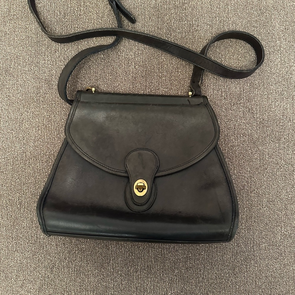 COACH LOGAN VINTAGE BAG Elegant Black Leather Shoulder Bag